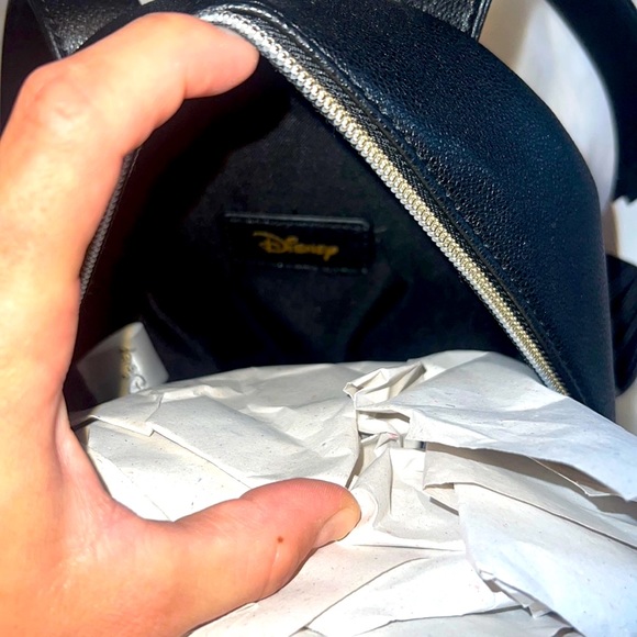 DISNEY SET MICKEY AND MINNIE BACKPACKS PLUS FREE WALLET! - Picture 9 of 17